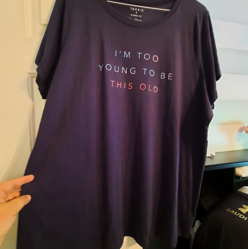 New Torrid sz 3 navy graphic tee